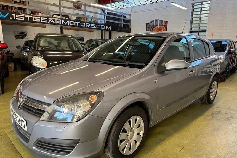 Silver Used 2005 Vauxhall Astra Hatchback | £1,475 (Fair price) - Image 1/1