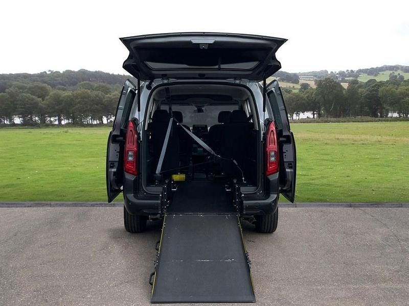 Used Citroën Berlingo Flair 100 HP (73 kW) 2020 Grey MPV