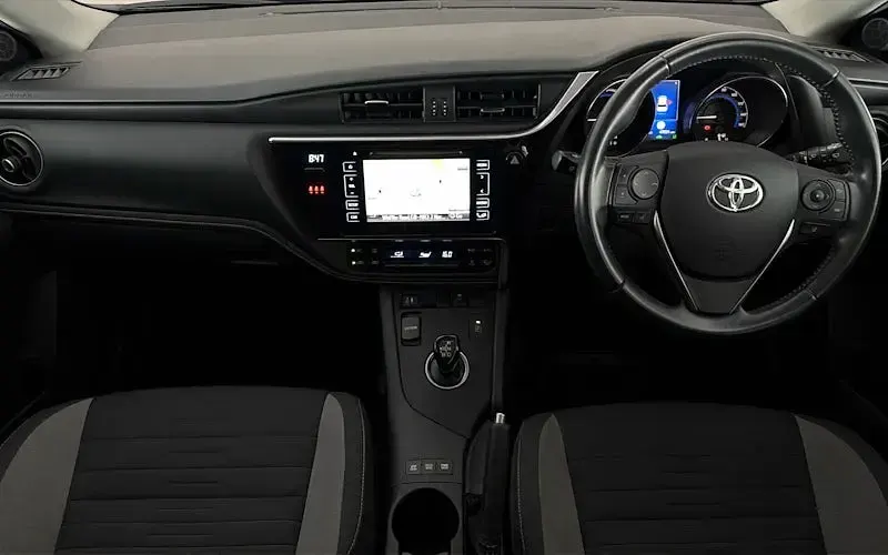 Used Toyota Auris Hybrid 136 HP (100 kW) 2018 Red Hatchback