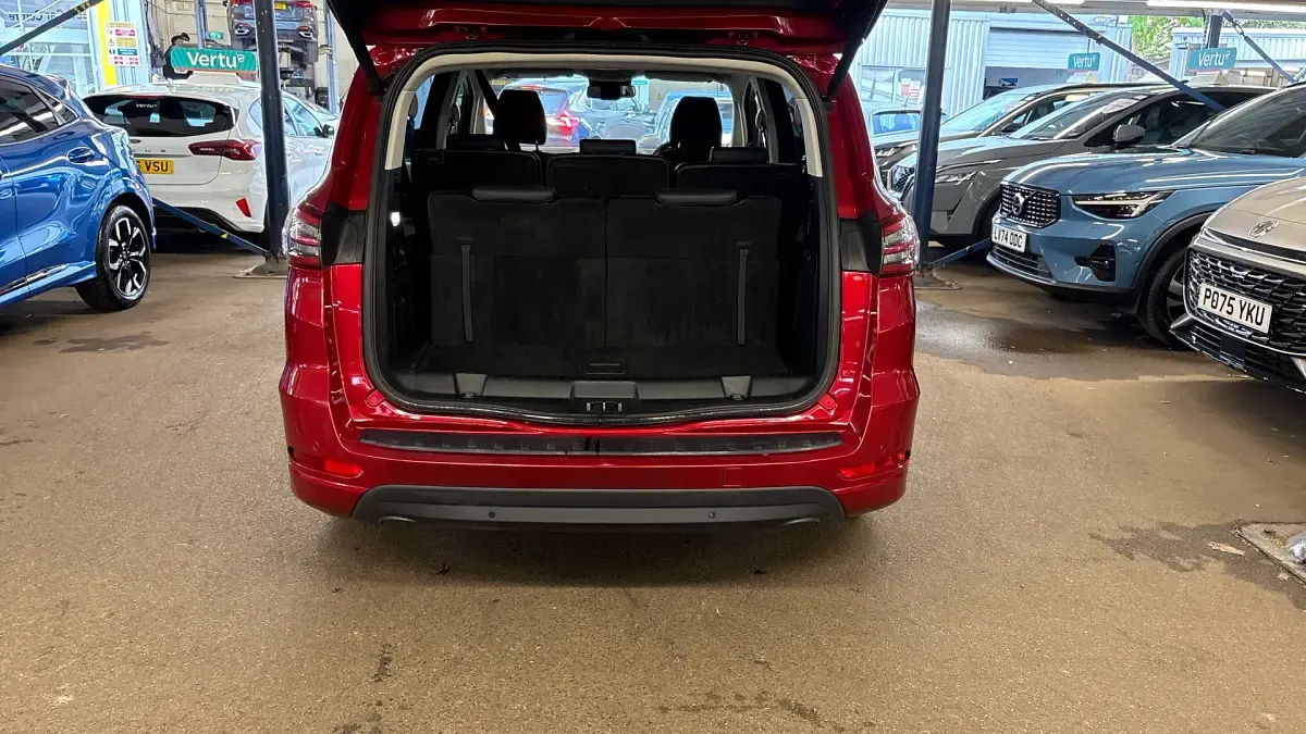 Used Ford S-MAX S 190 HP (139 kW) 2023 Red MPV