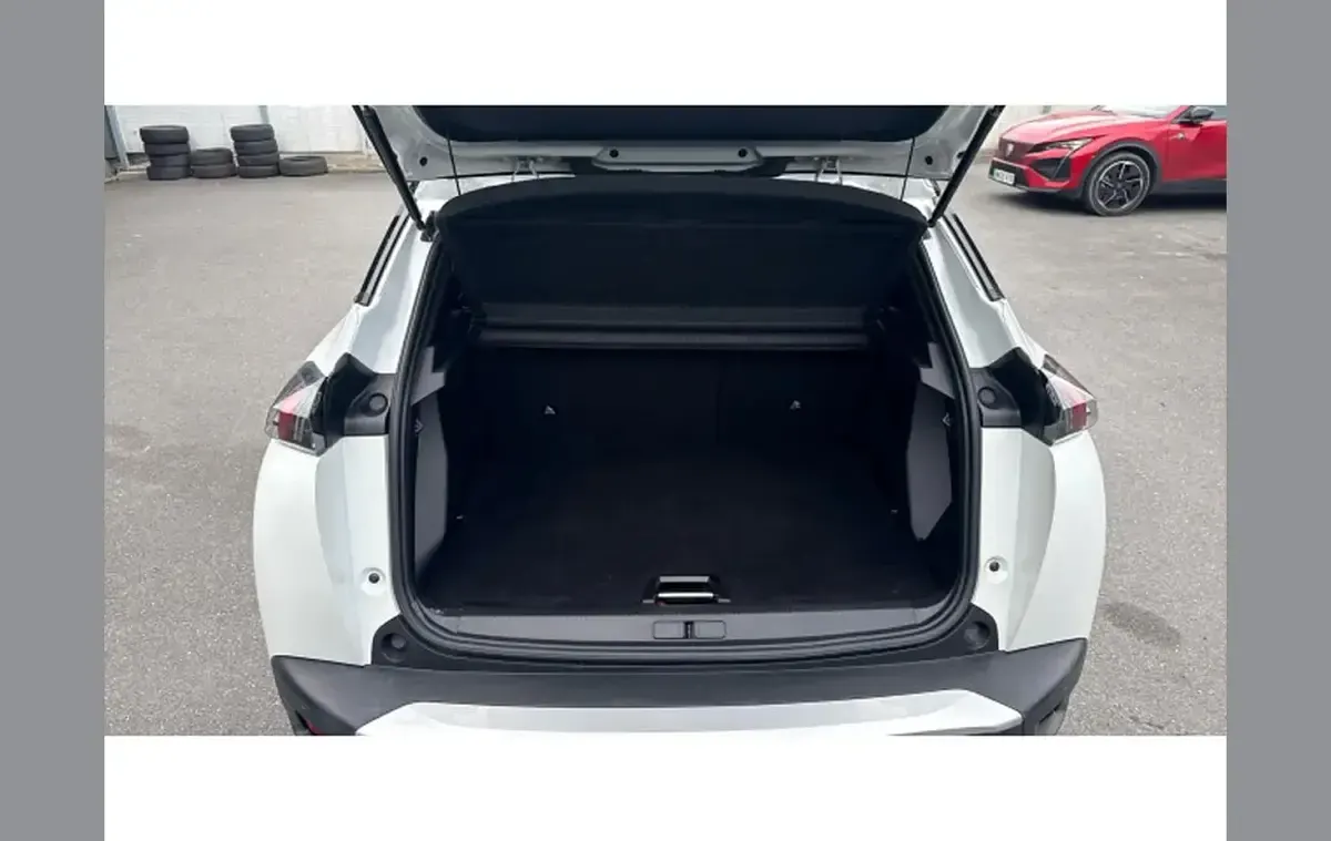 Used Peugeot e-2008 GTi 100 kW (136 HP) 2023 White SUV