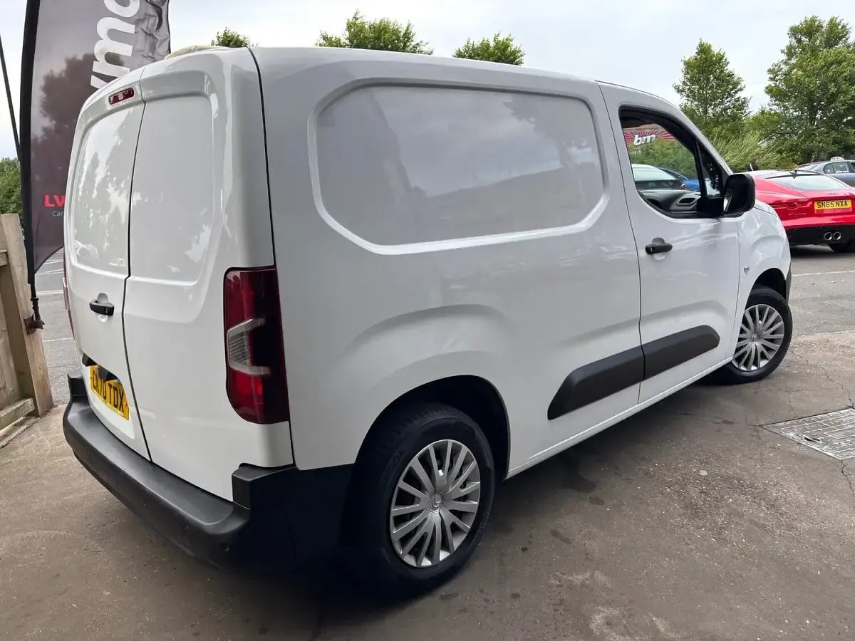 Used Citroën Berlingo Start 75 HP (55 kW) 2020 White MPV