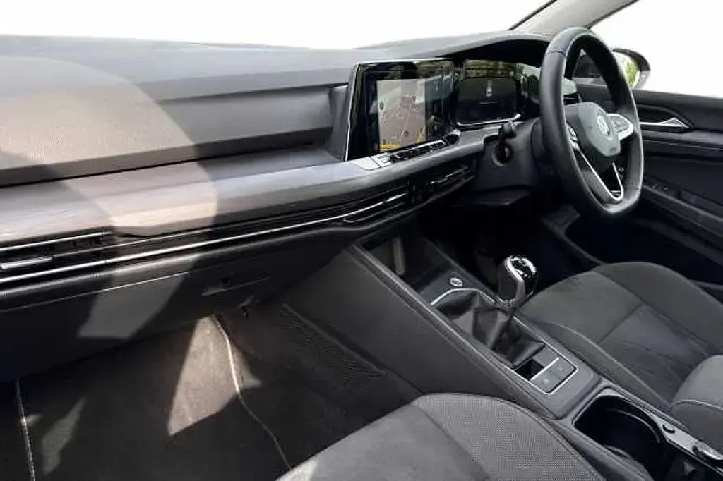 Second-hand VW Golf VIII Style 150 CP (110 kW) 2022 Negru Hatchback