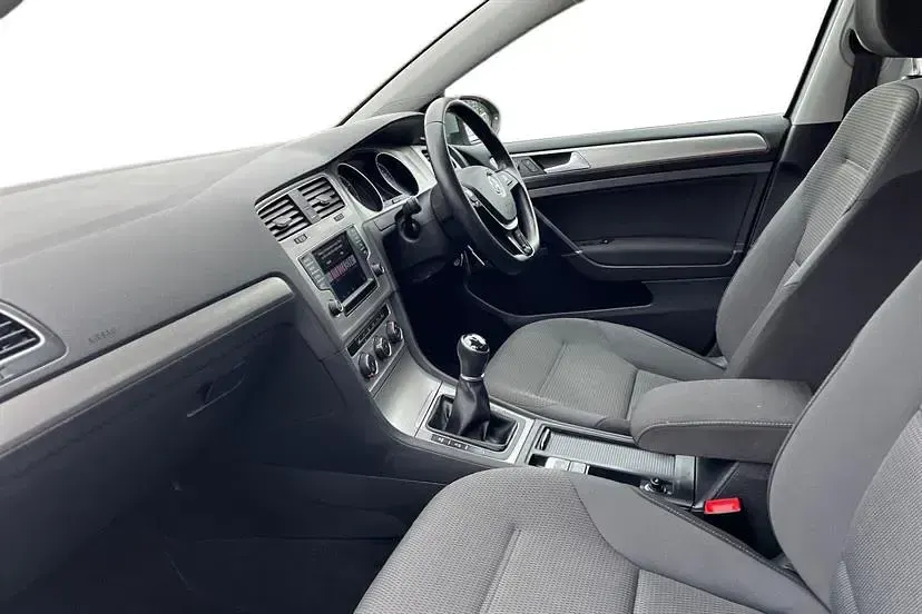Begagnad VW Golf VII Edition 125 HK (91 kW) 2017 Silver Halvkombi
