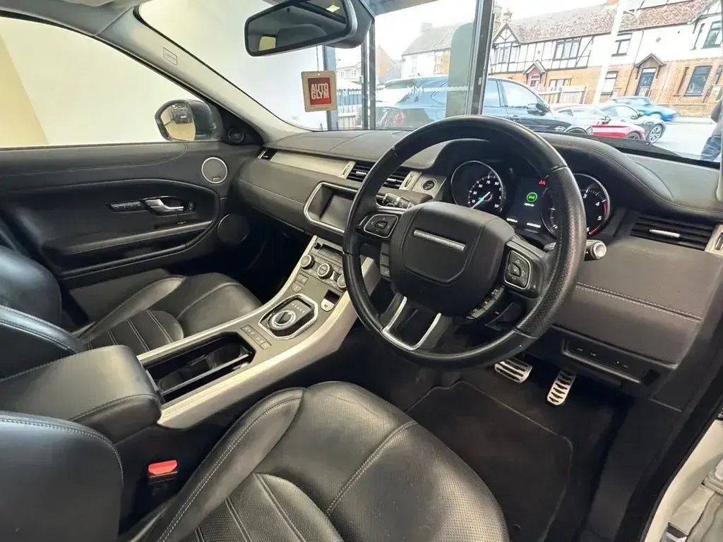 Used Land Rover Range Rover evoque HSE Dynamic 180 HP (132 kW) 2016 White Estate