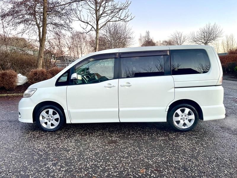 Used Nissan Serena 2010 Pearl white MPV