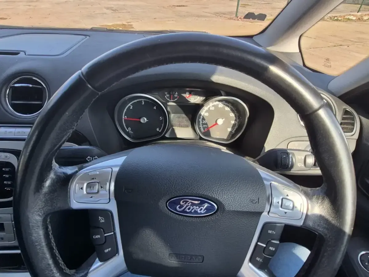 Usado Ford Galaxy Ghia 2007 Negro Monovolumen
