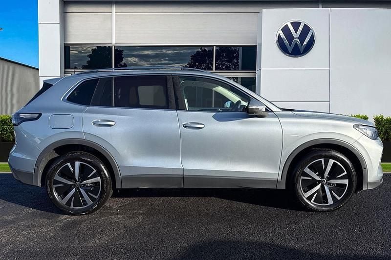 Used VW Tiguan Elegance 150 HP (110 kW) 2025 Silver SUV