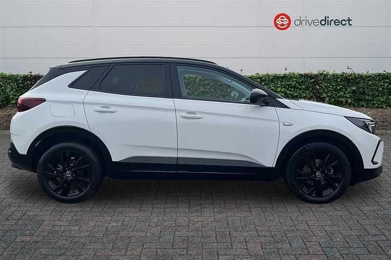 Used Vauxhall Grandland X GS Line 130 HP (95 kW) 2022 White SUV