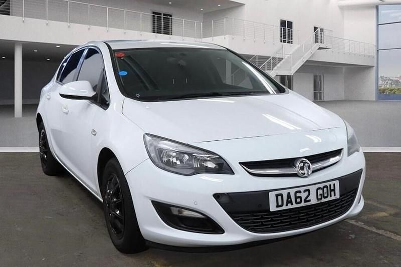 White Used 2012 Vauxhall Astra Hatchback | £1,995 (Good price) - Image 1/1