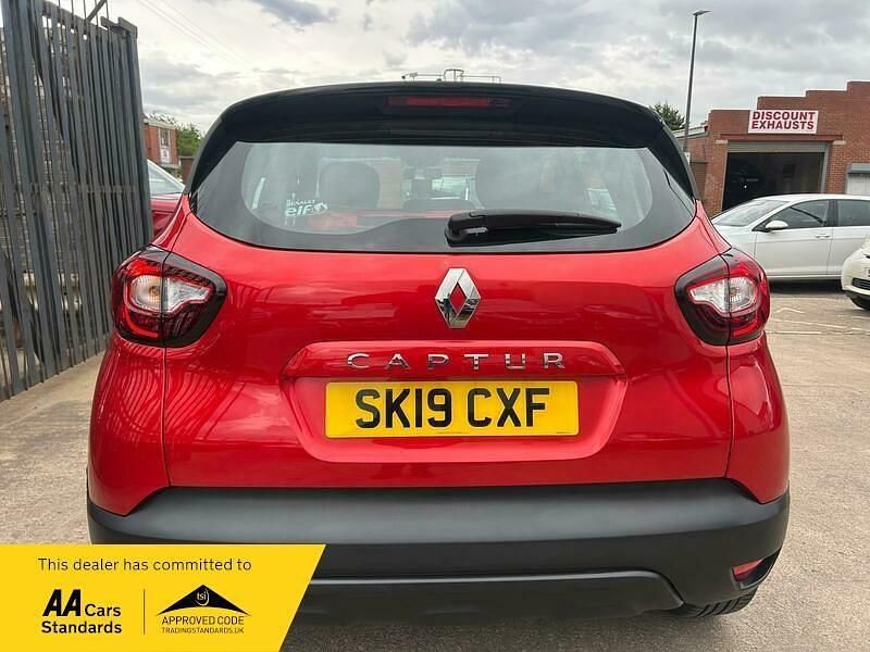 Used Renault Captur Play 2019 Red/black SUV