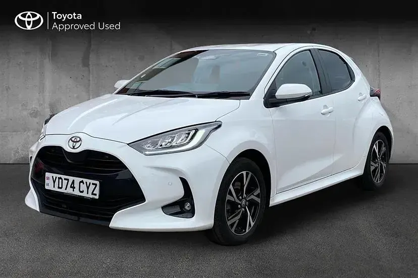 Used Toyota Yaris Hybrid Design 116 HP (85 kW) 2024 White Hatchback