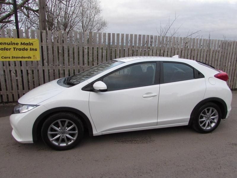 Used Honda Civic SE 2012 White Hatchback