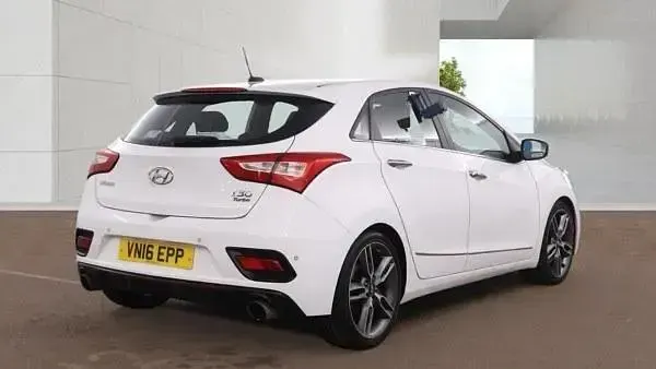 Used Hyundai i30 Turbo 2016 White Hatchback