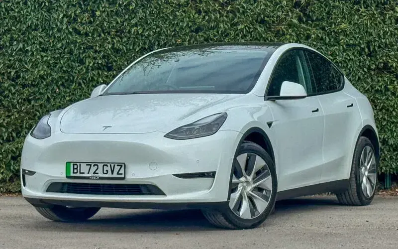 Begagnad Tesla Model Y Long Range AWD 286 kW (389 HK) 2025 SUV
