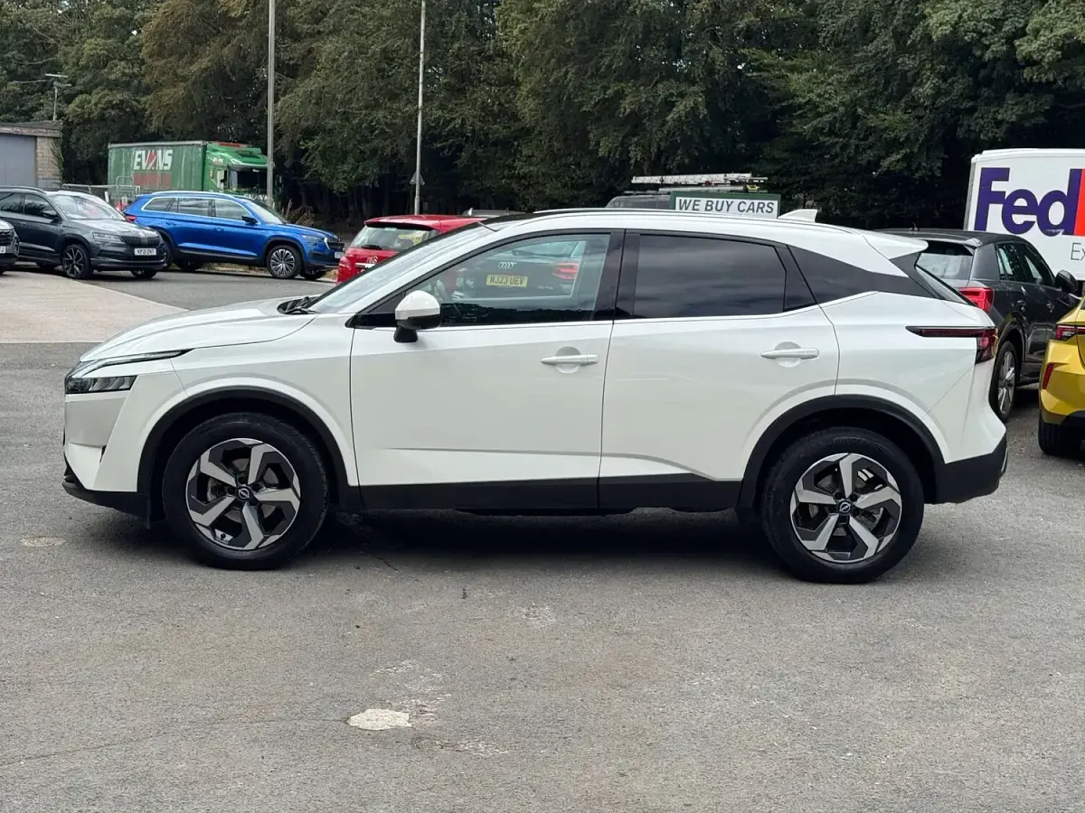 Used Nissan Qashqai N-Connecta 2023 White SUV