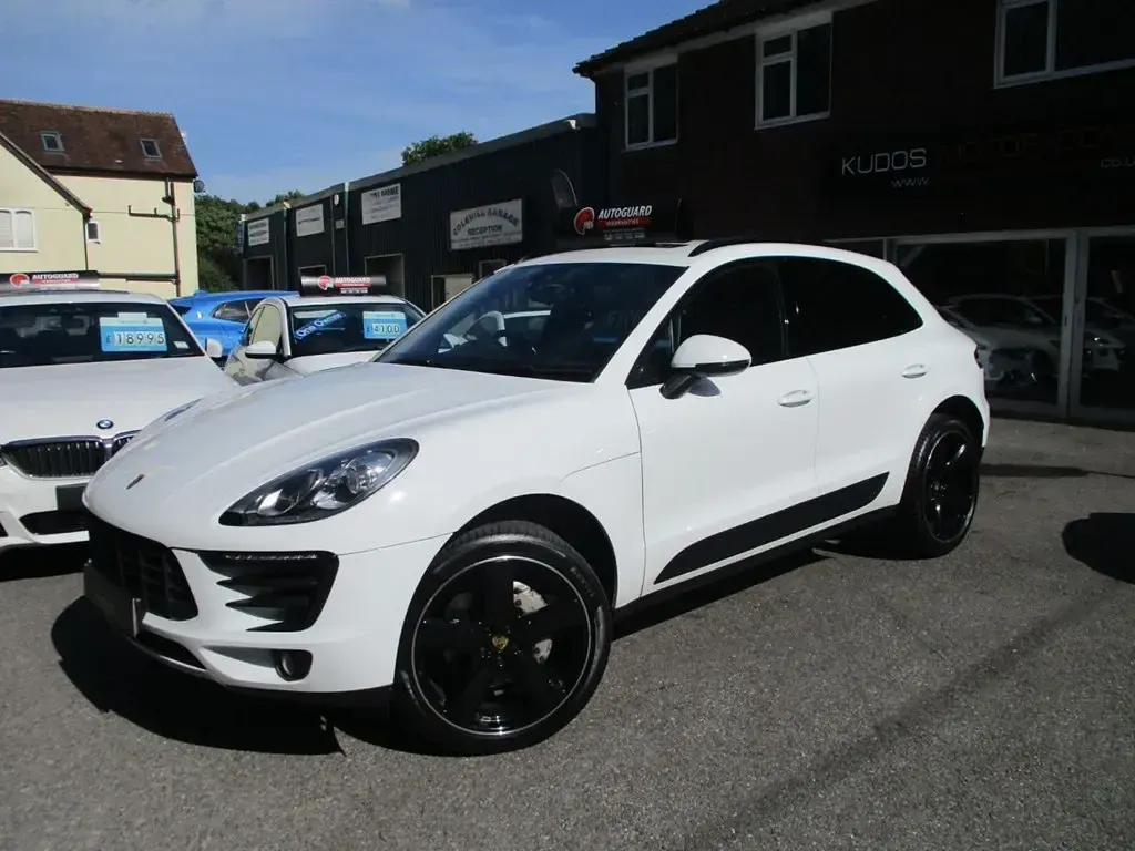 Used Porsche Macan 258 HP (189 kW) 2016 White SUV