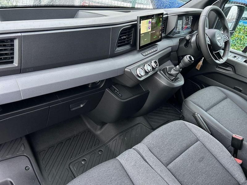 New Nissan Interstar Acenta 150 HP (110 kW) 2025 White Van