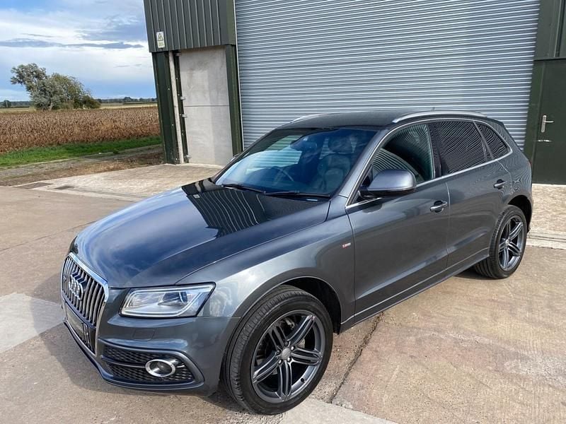 Grey Used 2017 Audi Q5 S-line plus SUV | £12,966 (Good price) - Image 1/4