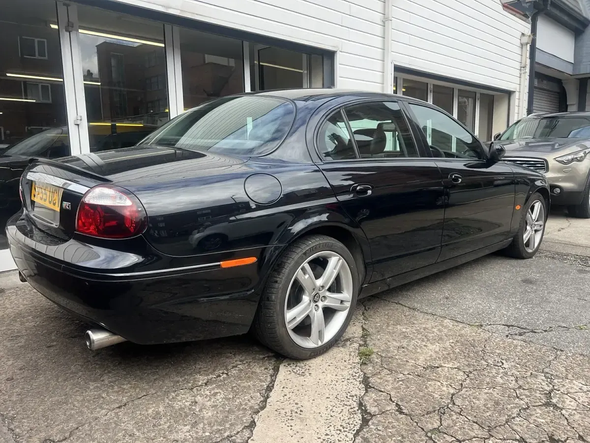 Used Jaguar S-Type R 298 HP (219 kW) 2005 Black Sedan