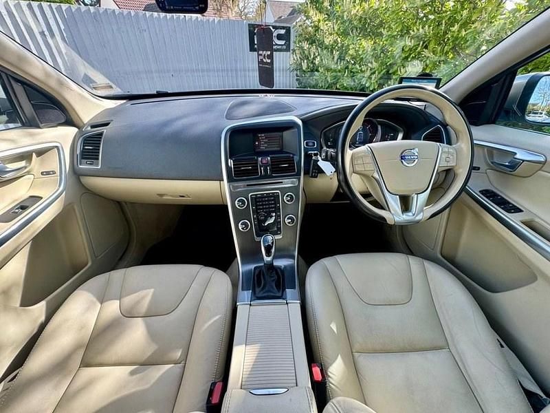 Used Volvo XC60 SE Lux 190 HP (139 kW) 2016 Gold SUV