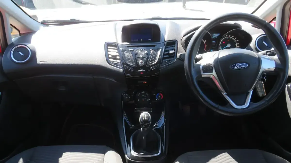 Usado Ford Fiesta Zetec 2016 Vermelho Citadino