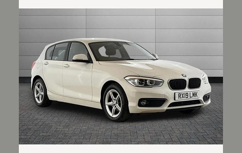 Used BMW 116 Comfort Edition 116 HP (85 kW) 2019 White Hatchback