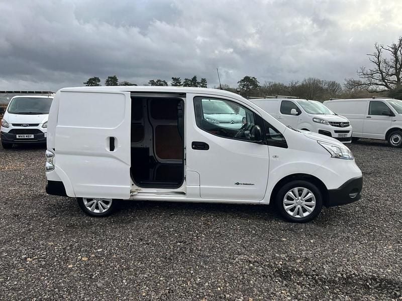 Used Nissan e-NV200 Acenta 80 kW (109 HP) 2020 White MPV