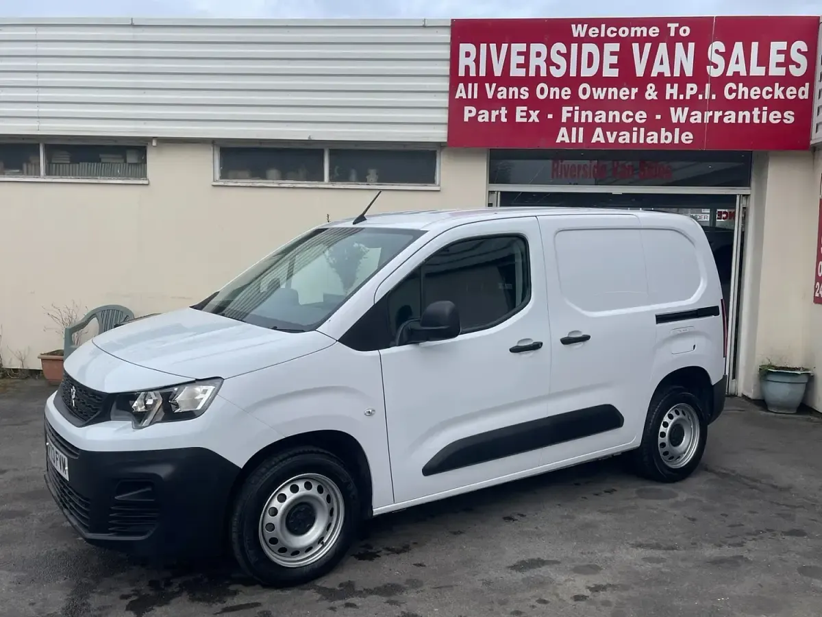 Used Peugeot Partner Premium 131 HP (96 kW) 2024 White MPV
