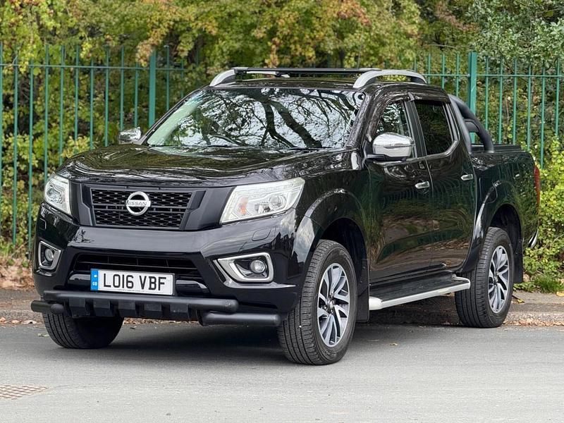 Black Used 2016 Nissan Navara Tekna Pickup | £11,499 (Fair price) - Image 1/4