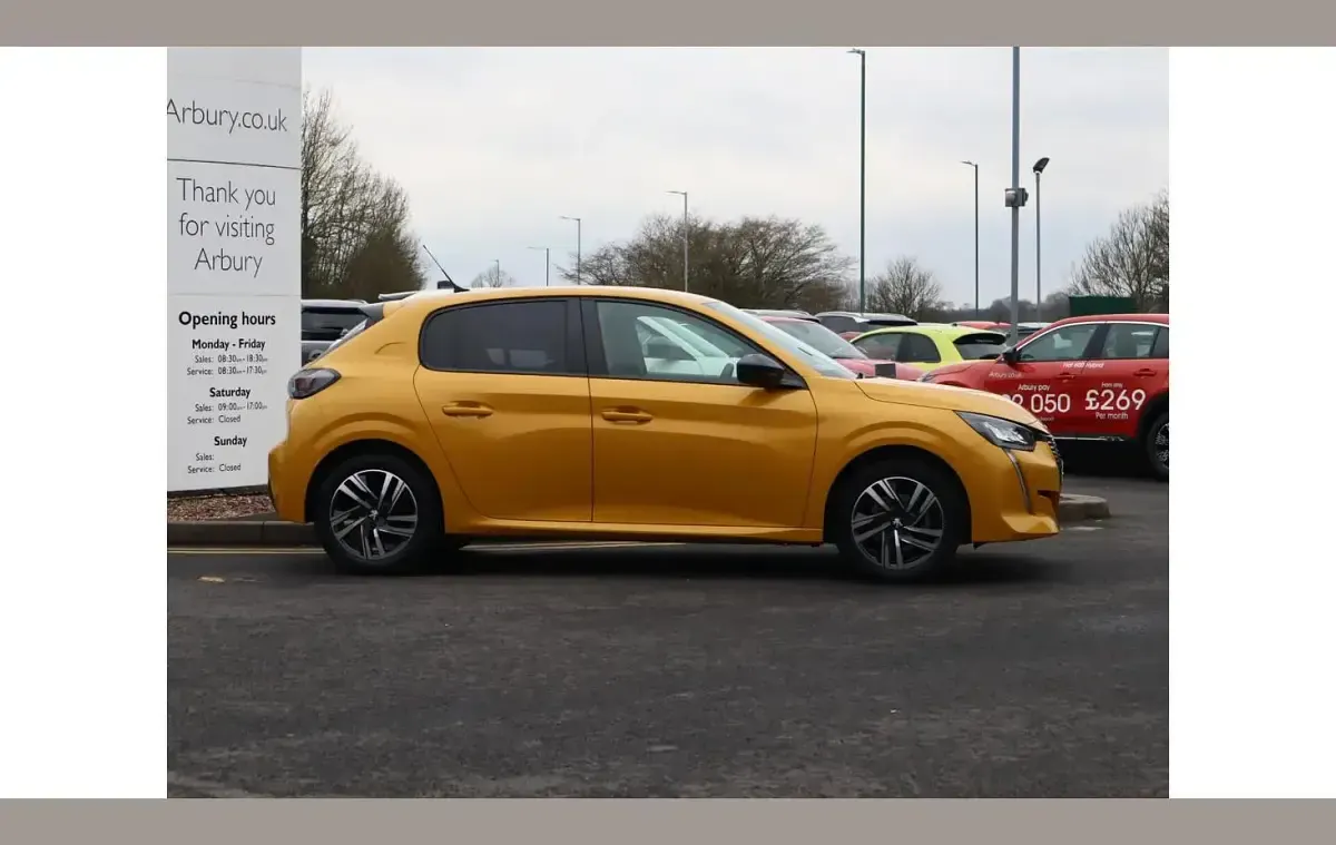 Used Peugeot 208 Active+ 101 HP (74 kW) 2023 Yellow Hatchback