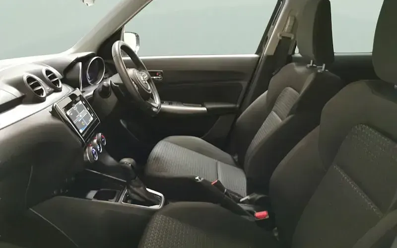 Używany Suzuki Swift SZ5 83 KM (61 kW) 2023 Czarny Hatchback