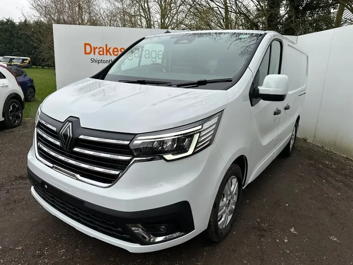 New Renault Trafic 2026 White