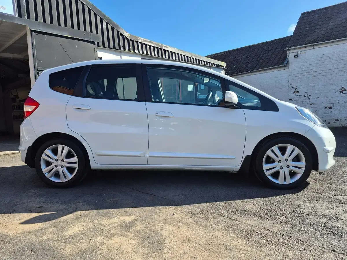 Used Honda Jazz ES 98 HP (72 kW) 2015 White Hatchback