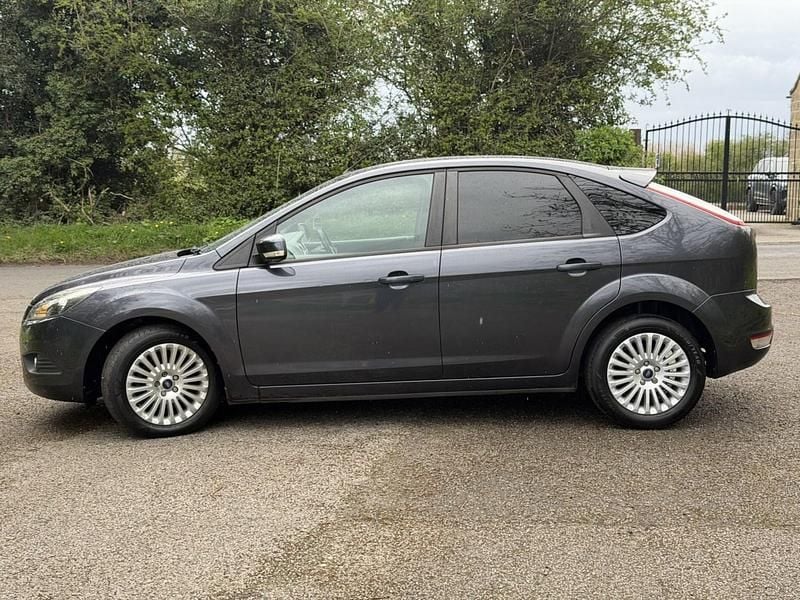 Begagnad Ford Focus Titanium 99 HK (72 kW) 2009 Grå Halvkombi