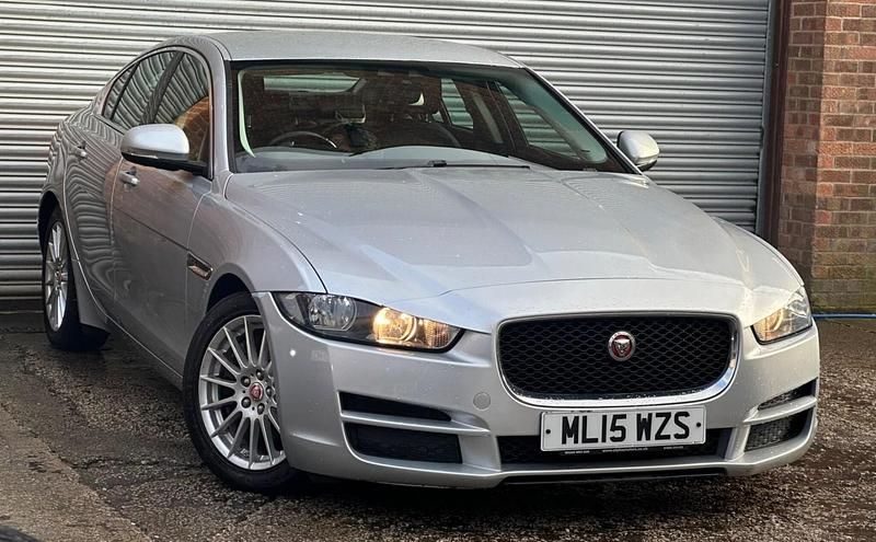 Begagnad Jaguar XE Prestige 2015 Silver Sedan