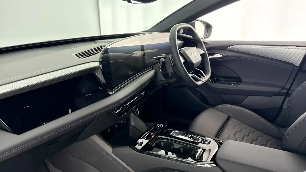 New Audi A6 e-tron S-Line 100 kW (136 HP) 2025 Plasma blue Estate
