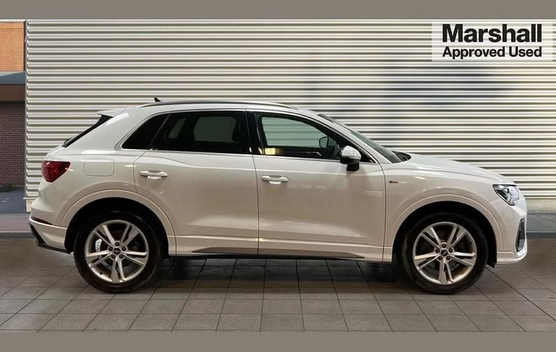 Begagnad Audi Q3 S-Line 241 HK (177 kW) 2022 Vit SUV