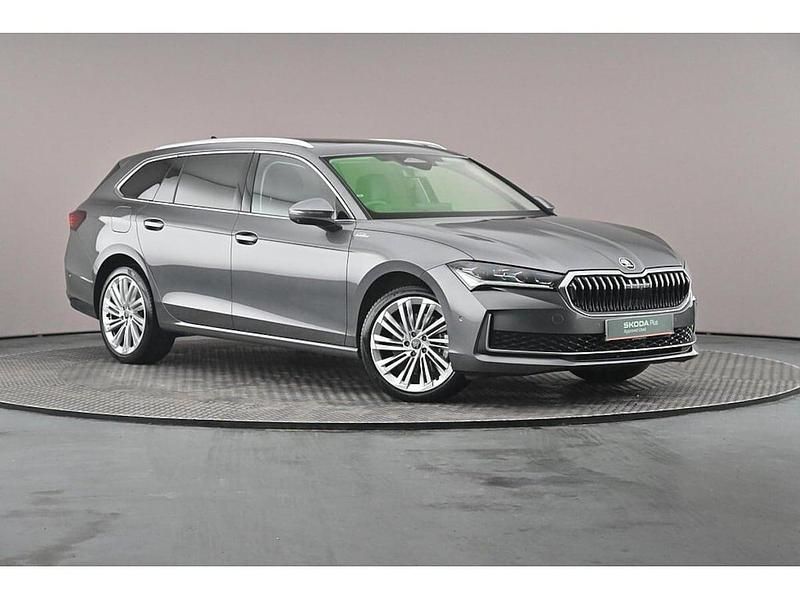 Used Skoda Superb LAURIN & KLEMENT 142 HP (104 kW) 2025 Graphite grey metallic Estate
