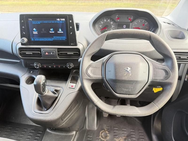 Used Peugeot Partner 131 HP (96 kW) 2020 White MPV