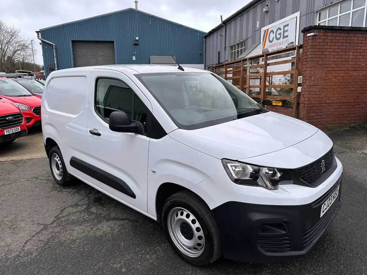 Used Peugeot Partner Premium 131 HP (96 kW) 2023 White MPV