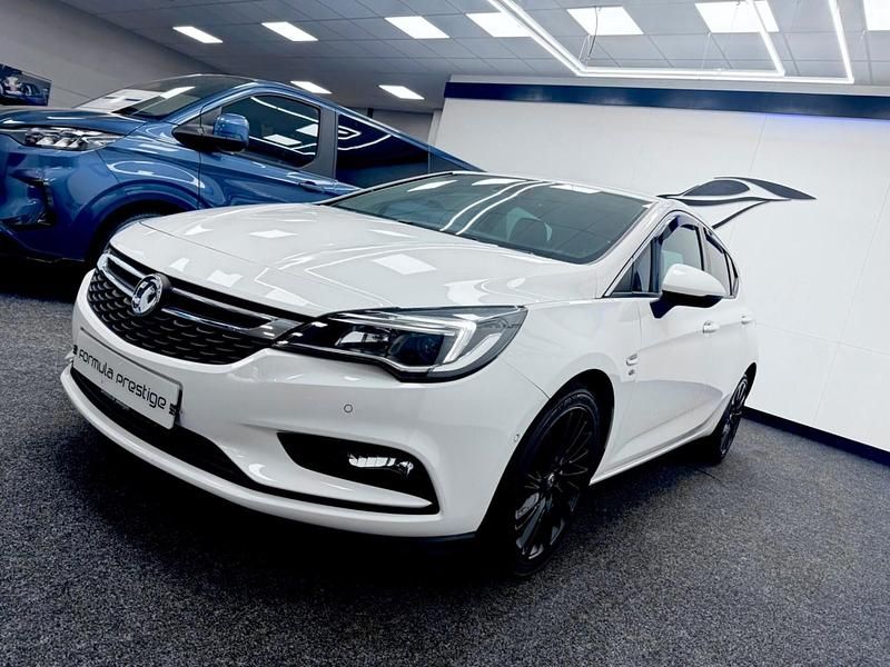 Used Vauxhall Astra Elite 136 HP (100 kW) 2017 White Hatchback