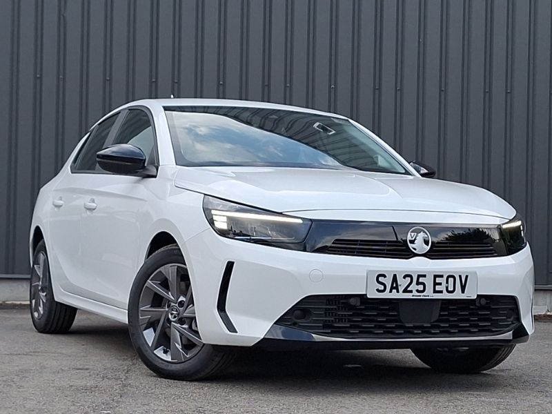 Brilliant paint arctic white New 2025 Vauxhall Corsa Design Edition Hatchback | £15,998 (Fair price) - Image 1/4