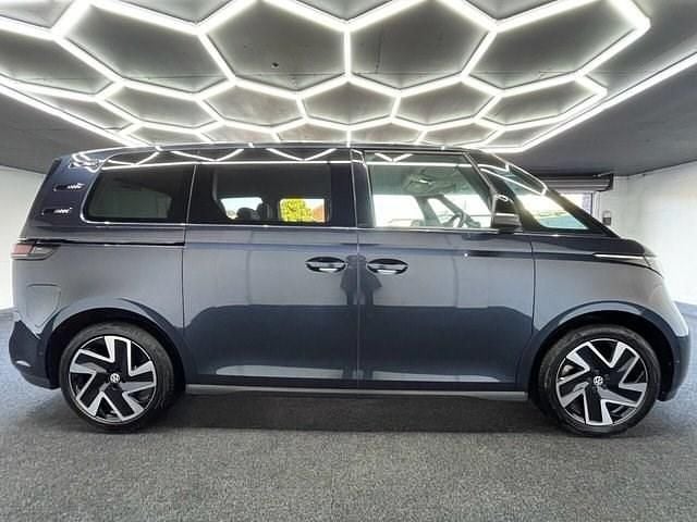 Usado VW ID. Buzz Pro 150 kW (204 HP) 2023 Azul Monovolume