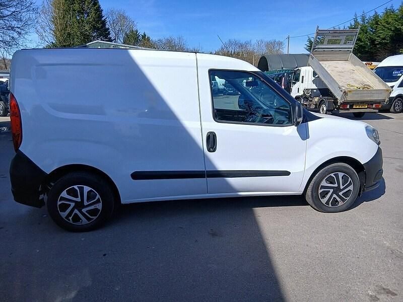 Used Fiat Doblò 90 HP (66 kW) 2015 White MPV