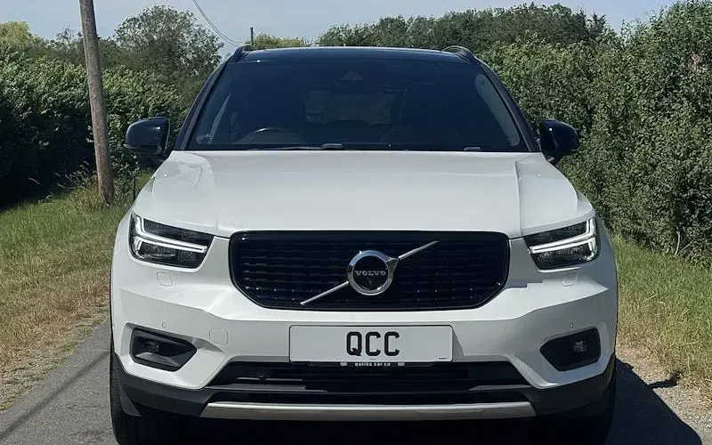 Used Volvo XC40 R-Design Pro 190 HP (139 kW) 2019 Crystal whte SUV