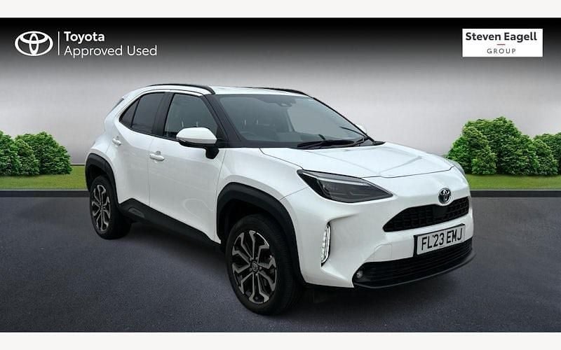 Used 2025 Toyota Yaris Hybrid Design Estate | £22,106 (Good price) - Image 1/4