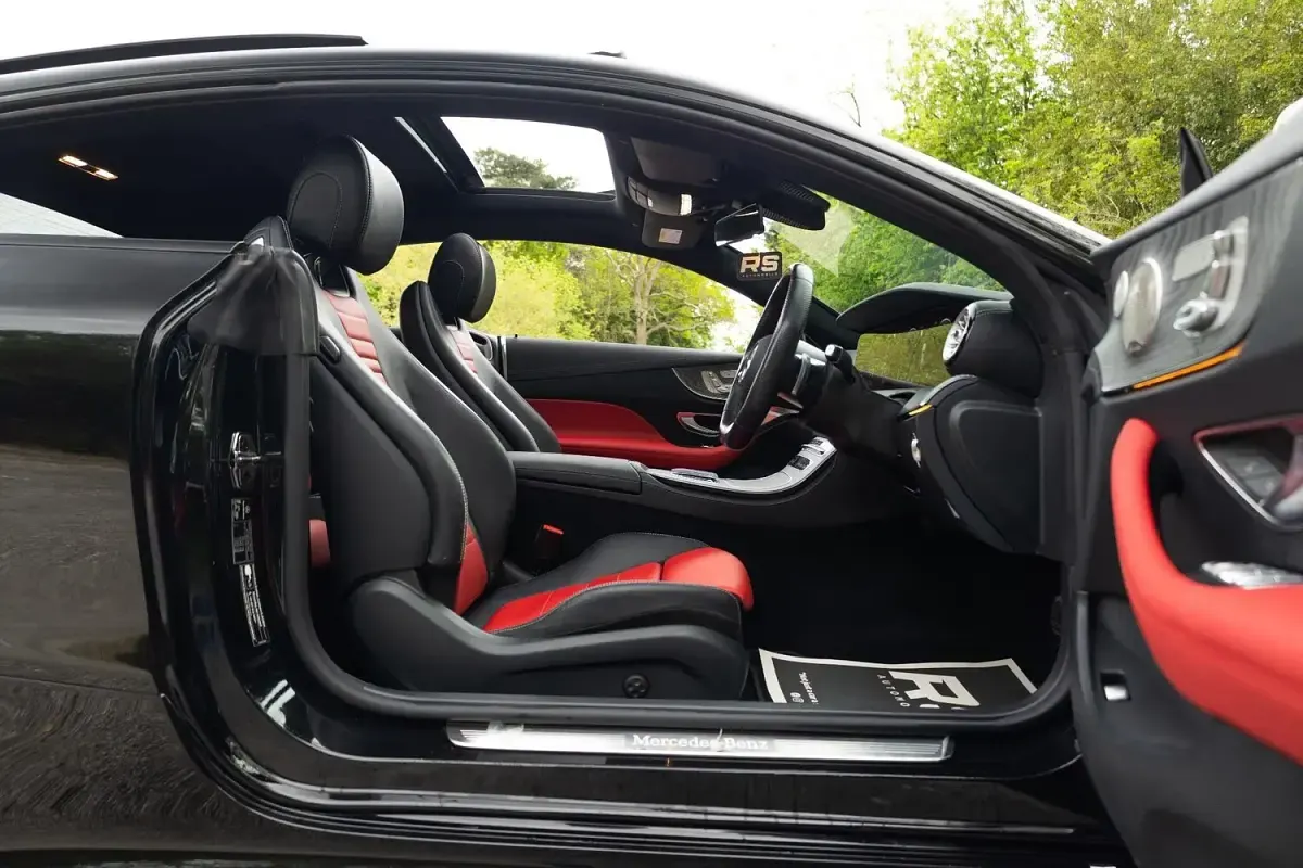 Używany Mercedes E300 AMG line 265 KM (194 kW) 2023 Czarny Coupe