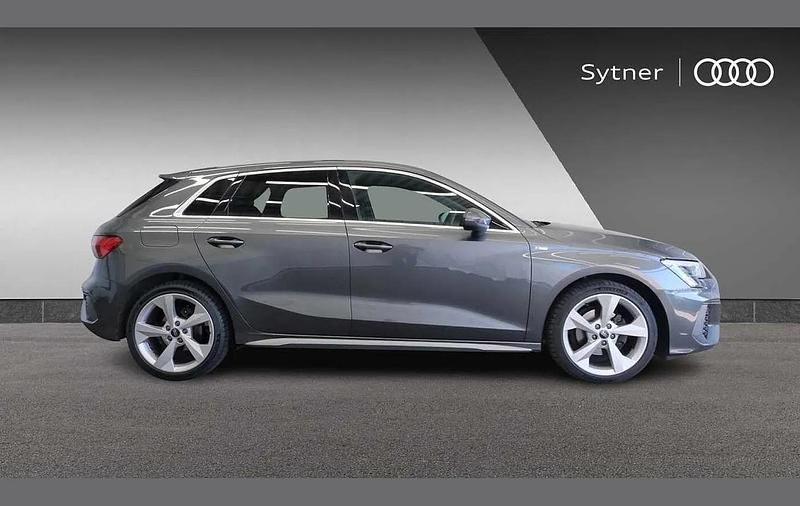 Używany Audi A3 S-Line 108 KM (79 kW) 2024 Szary Hatchback