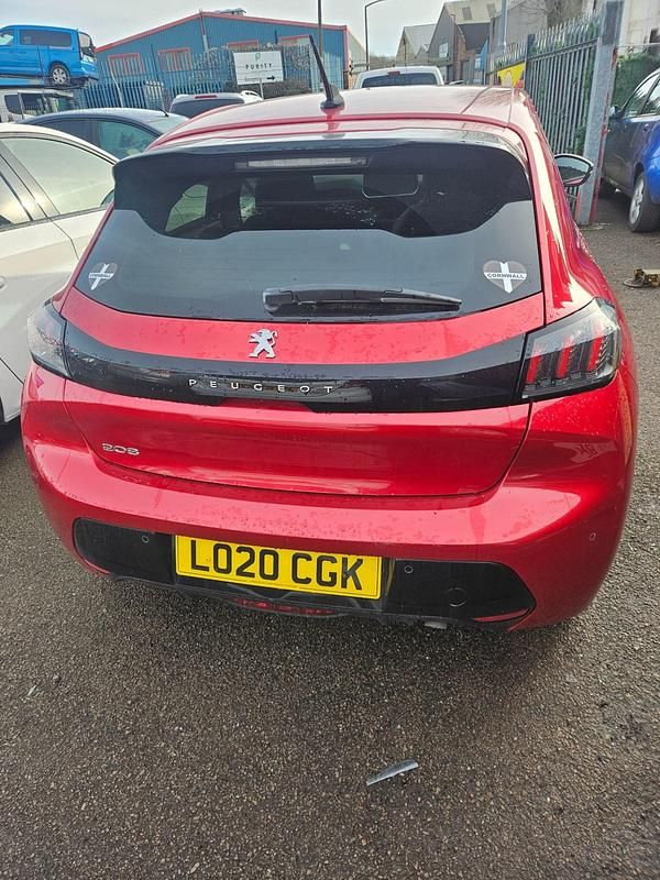 Second-hand Peugeot 208 Allure Premium 75 CP (55 kW) 2020 Roșu Hatchback